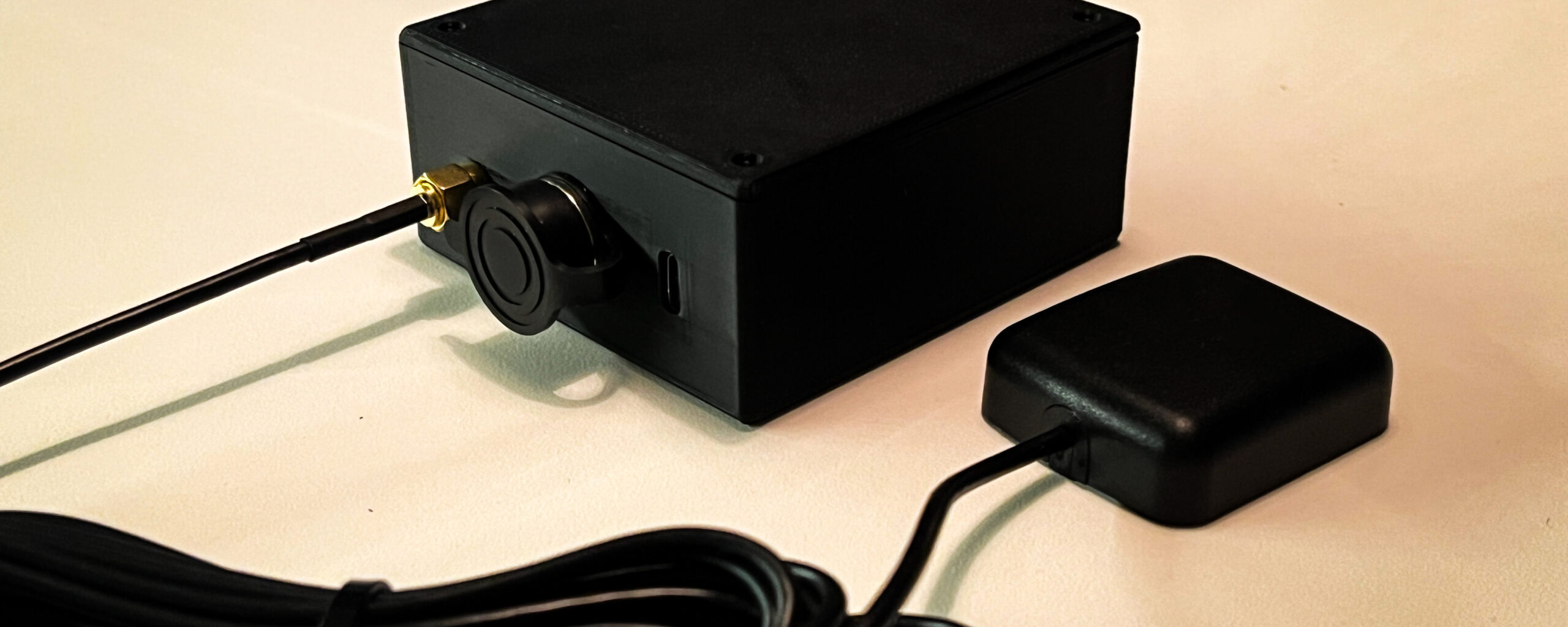 GPS signal amplifier + 12v power output MR Sport Management